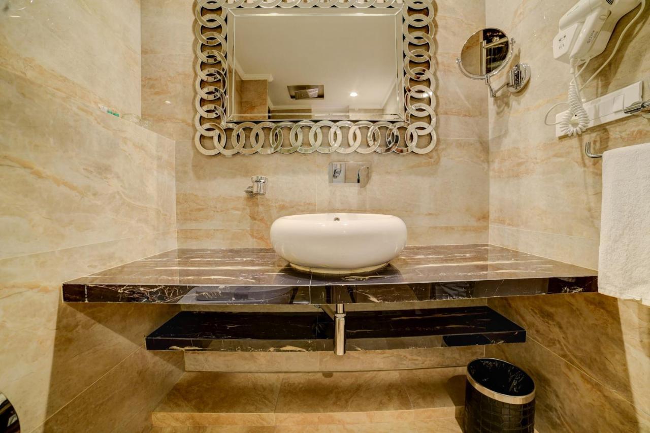 Hotel Fabhotel Prime Sarala Crown - 500M From Calangute Beach